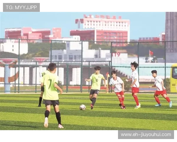 Coco剪辑小足球展现绿茵激情记录青春奔跑与梦想瞬间